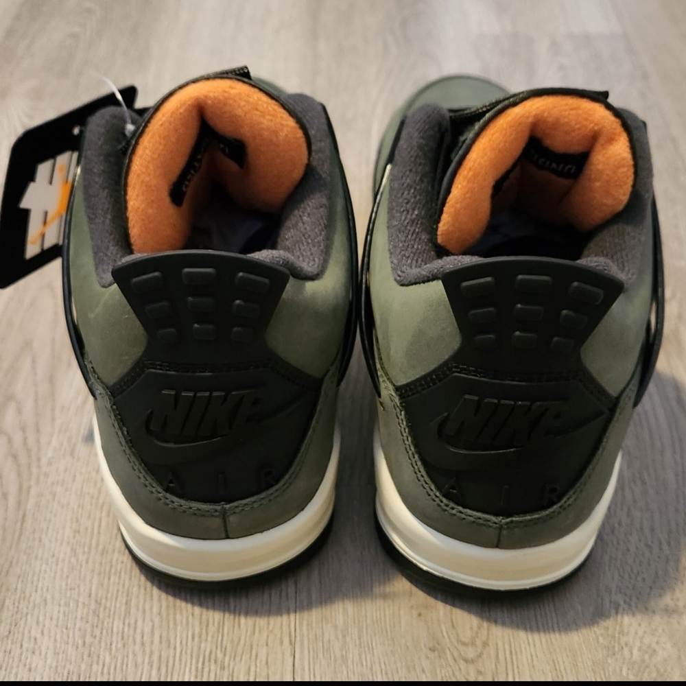 Jordan UNDEFEATED 4 - Picture 3 of 8